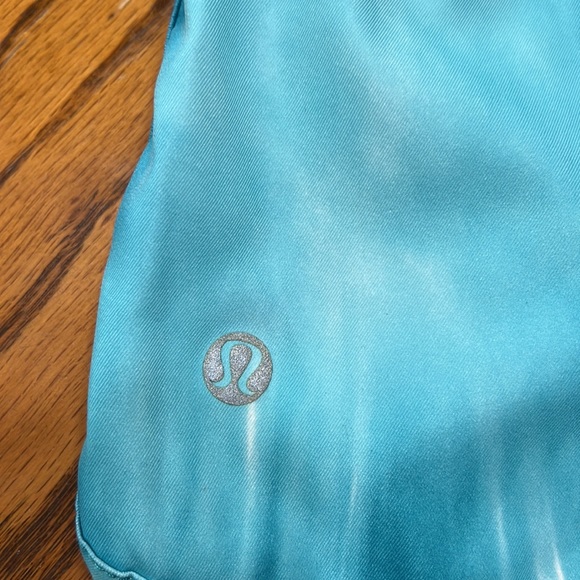 Lululemon teal running shorts with pockets scalloped detailing around pockets.. - Picture 4 of 8